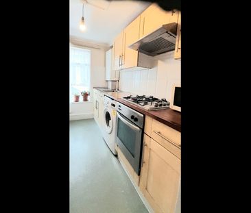 3 Bed Flat, London, E11 - Photo 6