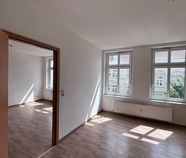 Zentrale 2-Zimmer-Wohnung mit Einbauküche und Tageslichtbad - Foto 1
