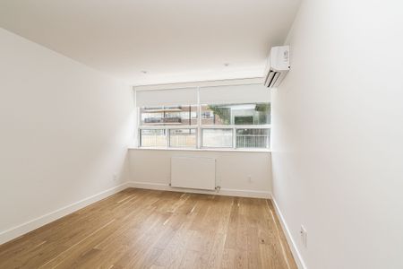 150 The Donway West - Photo 2