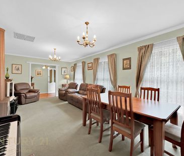 Charming Family Home with Stunning Gardens – Hope Valley - Photo 1