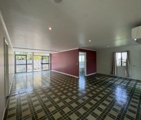 Conveniently located in the heart of Hyde Park, - Photo 3