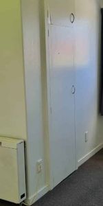 Sunny, cozy unit, ready for new tenants to call home - Photo 4