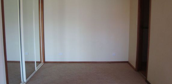 Great Value Property with Garage! - Photo 2