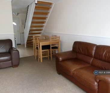 2 bedroom semi-detached house to rent - Photo 4