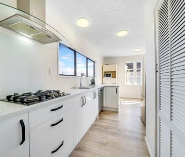 MT ALBERT, 3 BEDROOMS - Photo 4
