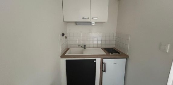 Location Appartement 1 pièce 20m² LAVAL 53000 - Photo 2