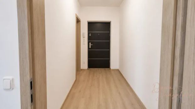 Pronájem panoramatického bytu v novostavbě, 2kk s lodžii, 59 m - Photo 1