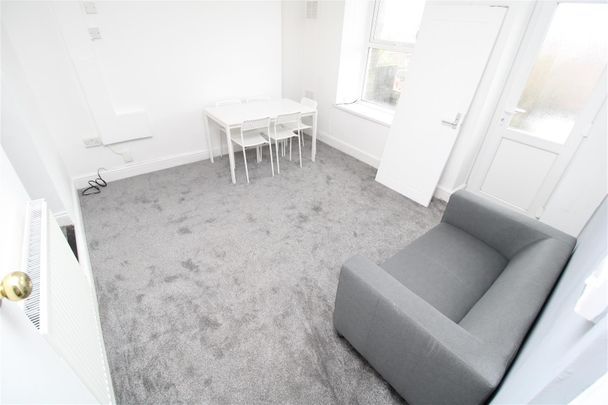 House - Terraced For Rent Laura Street, Pontypridd - Photo 1