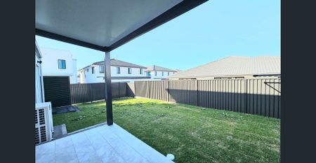 Brand New Home Defines Luxury Living ! - Photo 4