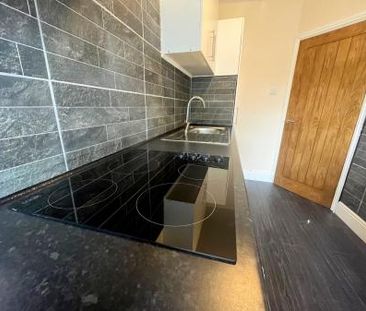 1 bedroom Flat To Let - Photo 2