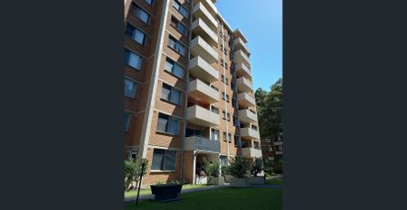 Spacious 2 bedrooms unit close to everything. - Photo 4