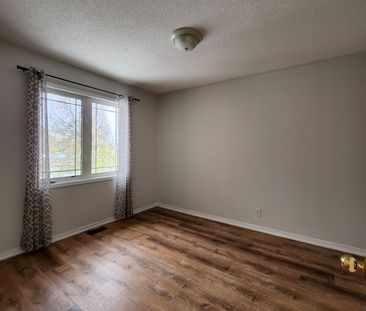 For Lease - 8 Bilbrough Street, Aurora, Ontario - Photo 5