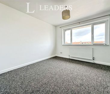 2 bedroom maisonette to rent Battery Close, Gosport, Hampshire, PO12 - Photo 4