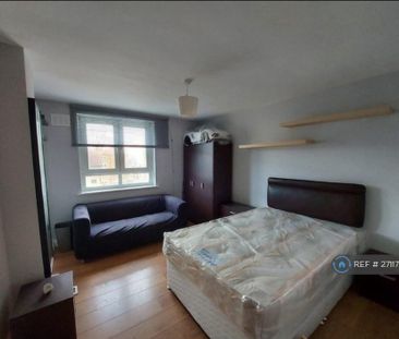 4 bedroom flat to rent - Photo 2