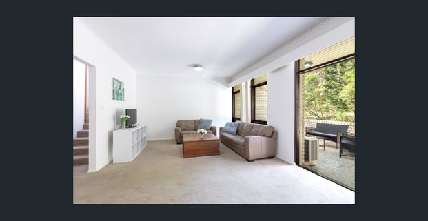 CONVENIENTLY LOCATED, MOMENTS TO WOLLSTONECRAFT TRAIN STATION - Photo 1