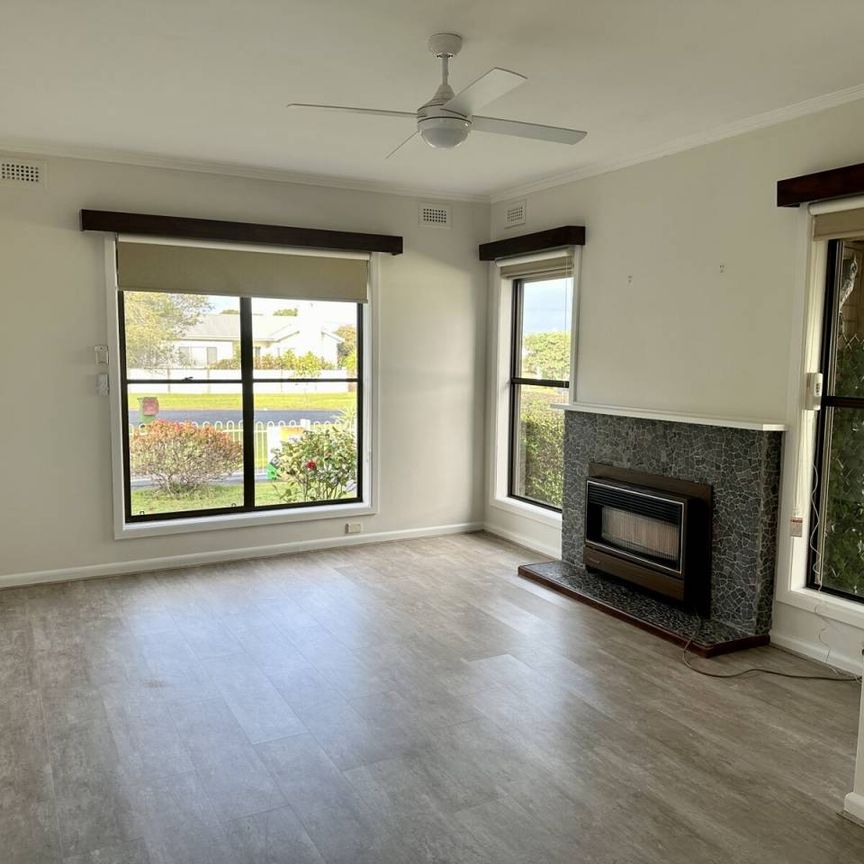 Neat Home In Perfect Location - Photo 1