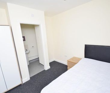 8 bedroom terraced house to rent - Photo 1