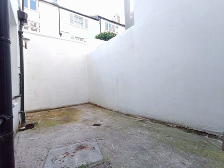 1 Bed Flat, Basement, BN1 - Photo 5