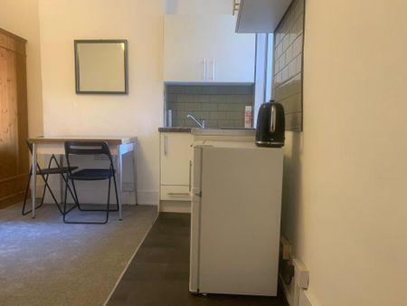 House share to rent - Photo 3