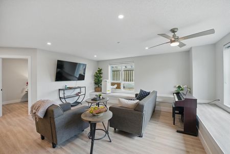 The Churchill Apartments - Photo 2