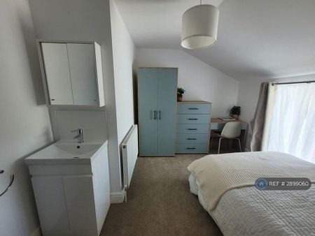 1 bedroom in a house share to rent - Photo 4