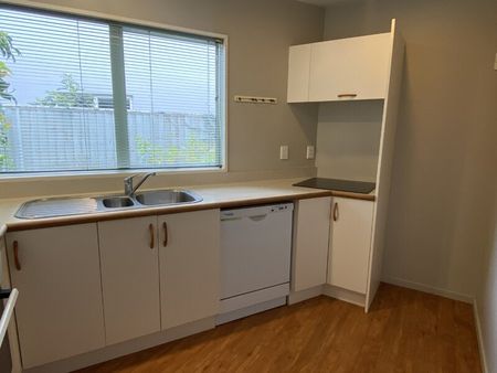 Gorgeous 3 Bedroom Townhouse! - Photo 4