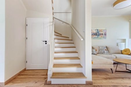 Wyjątkowy dom - skrajny segment, Wołoska - Zdjęcie 2