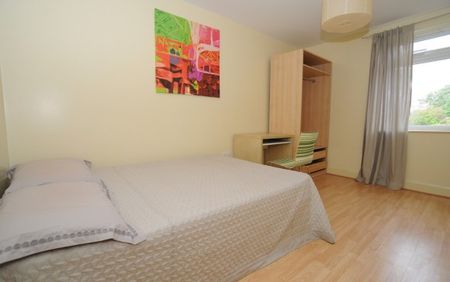 MODERN 3 BEDROOM APARTMENT NEAR UNIVERSITY ALL UTILITES INCLUDED - Photo 2