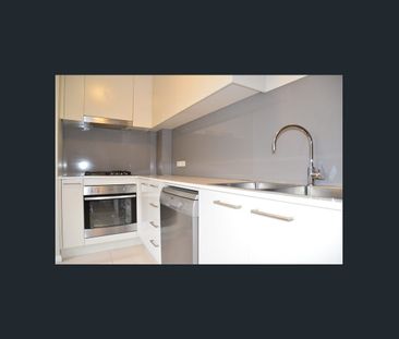 Large Modern one Bedroom Apartment Plus Study Room - Photo 5