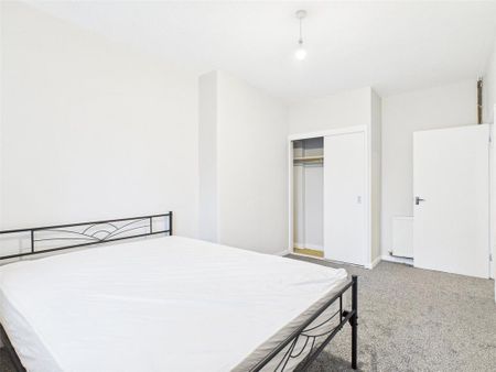 3 bedroom apartment to rent - Photo 4