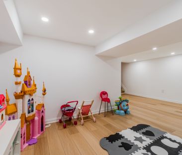 For Lease - 15 Battenberg Avenue, Toronto, Ontario - Photo 3