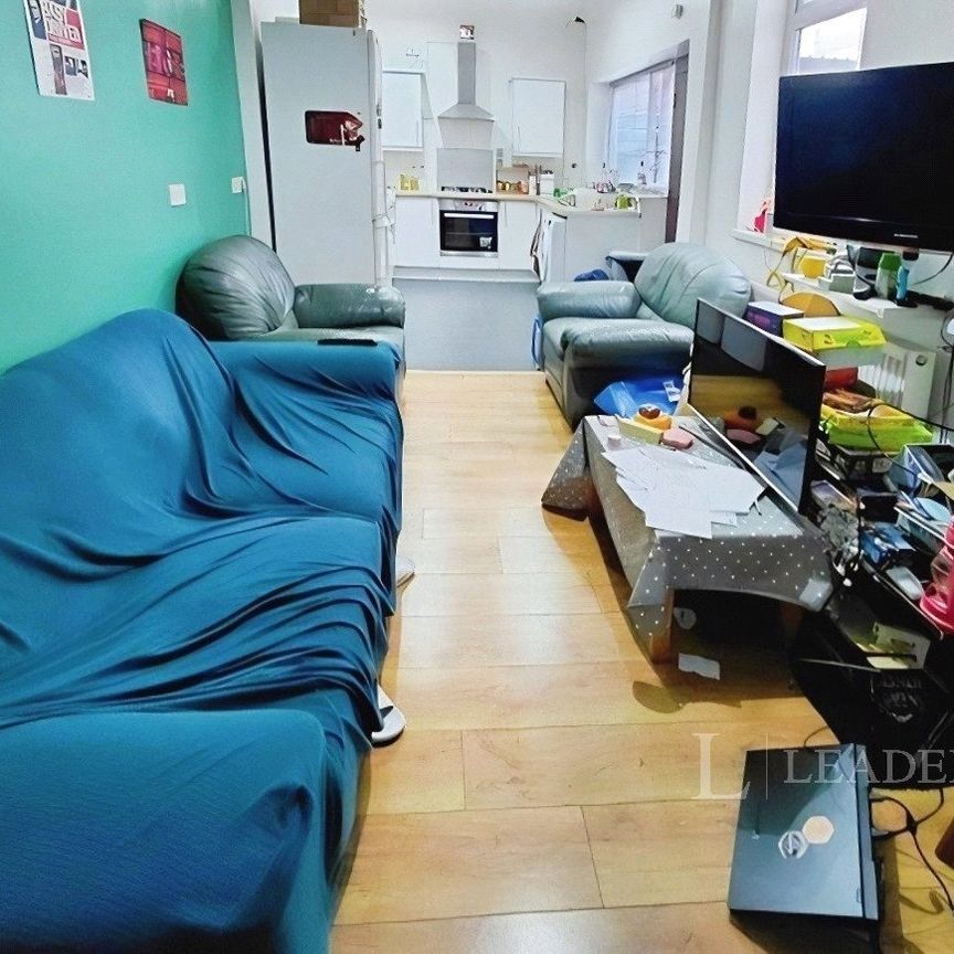 6 bedroom house to rent Standish Road, Manchester, M14 - Photo 1