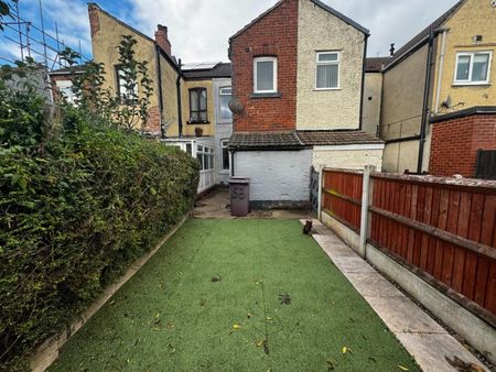 2 bedroom House To Let Total Size: 721 SQ FT - Photo 5