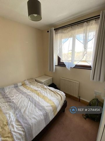 2 bedroom terraced house to rent - Photo 4