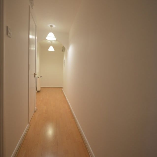 2 Bed Flat, Westcott Park, W3 - Photo 1