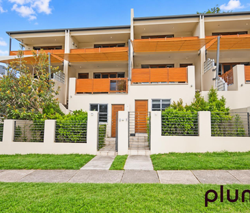 Spacious townhouse in fantastic location! - Photo 3