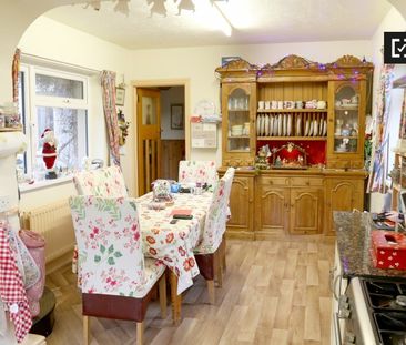 Spacious room in 4-bedroom houseshare in Clontarf, Dublin - Photo 2