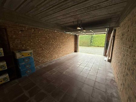 Ruime garage met afstandsbediening. - Photo 2