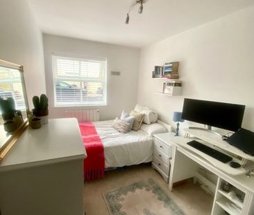 2 Bed Flat, London, SW18 - Photo 6
