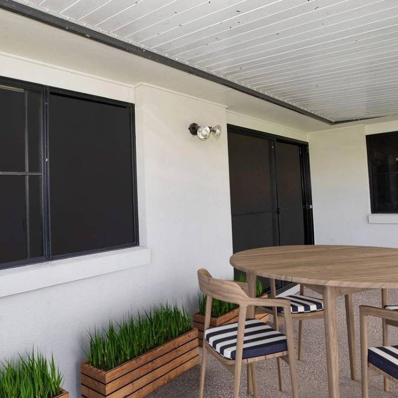 We are delighted to offer this spacious 4 bedroom family home for rent in Blacks Beach - Photo 1