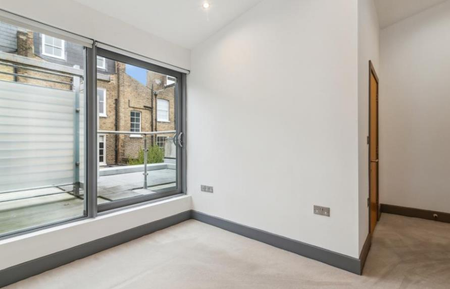 3 bedroom mews to rent - Photo 3
