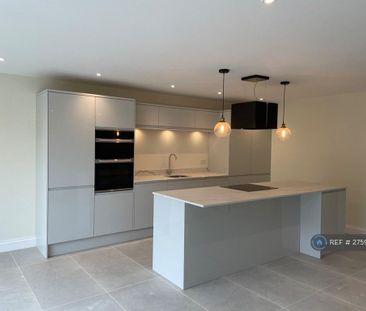 5 bedroom semi-detached house to rent - Photo 5