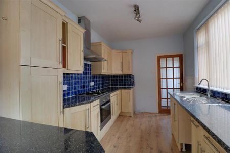 3 bedroom semi-detached house to rent - Photo 2