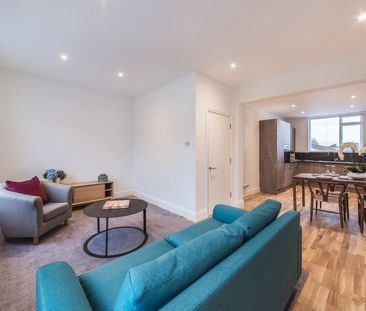 2 Bed Maisonette, Kings Road, SW3 - Photo 2