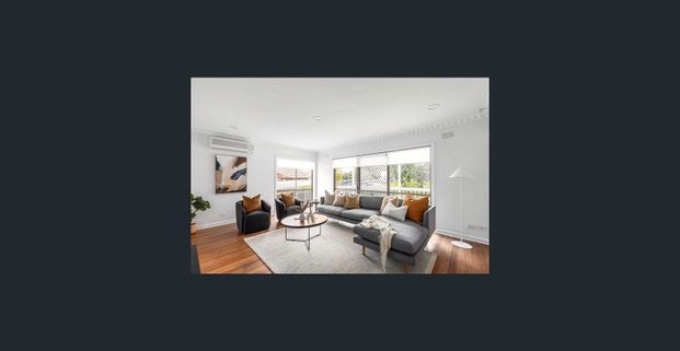 Warmth and charm in a cherished locale - Photo 1