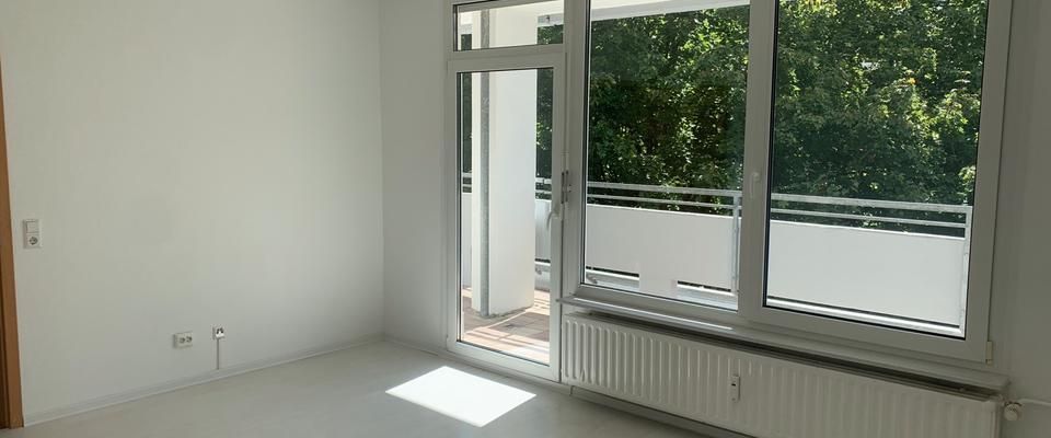 Stilvolle, modernisierte 3,5-Raum-Wohnung mit Einbauküche - Photo 1
