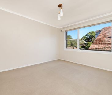 2 BEDROOM APARTMENT IN IDEAL LOCATION - Photo 3