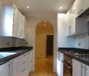 A one bedroom ground floor apartment to rent, benefiting from a pri... - Photo 3