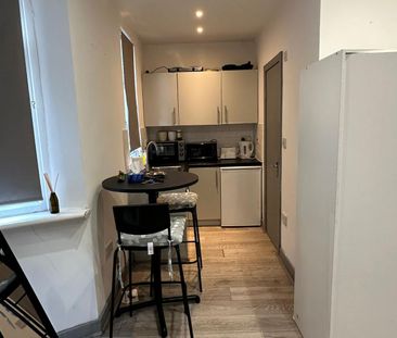 Ground Floor self contained studio flat ideal for couple- 1200 pcm ... - Photo 5