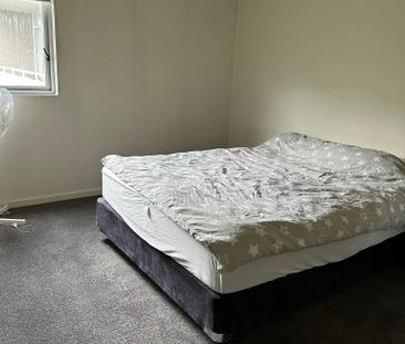 Port Melbourne - Photo 4